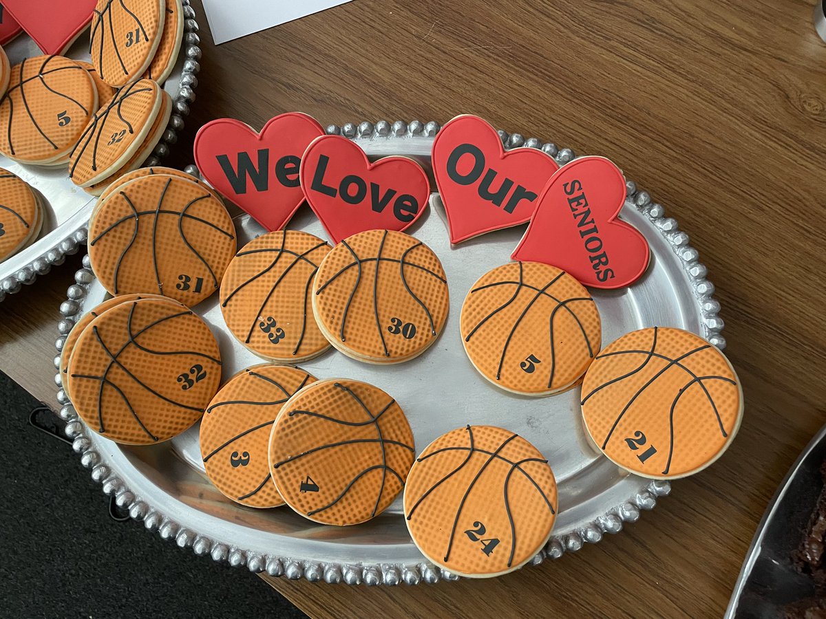 TPrep_BoysHoops's tweet photo. Thank you again to all the friends, families, alums and students who supported us all season long. Special shoutout to our Seniors for all their hard work they have put into leaving their mark on the program. “It’s the moments together that change us forever”#tphoops🏀 #family🐢 https://t.co/DVxBtfjid7