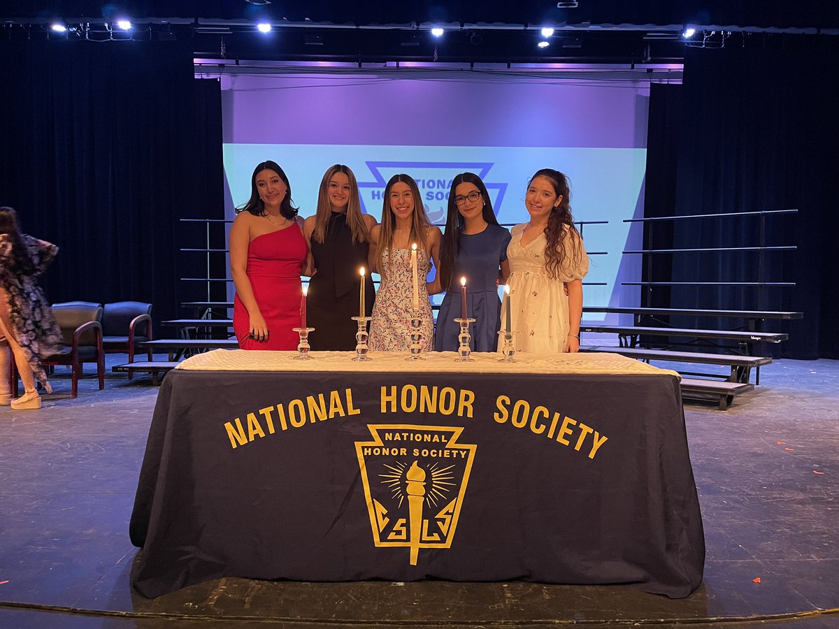 ramjrcastillo's tweet photo. Senior National Honor Society Officers. They did a great job leading today’s induction ceremony! @Pride_Mustangs @stangsco22 @laurenn926 @ArletteBarajas3 https://t.co/Y5PvfgLKvd
