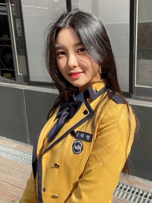 dayeonade's tweet photo. predebut                            kep1er
  dayeon                             dayeon https://t.co/yjflaye0eZ