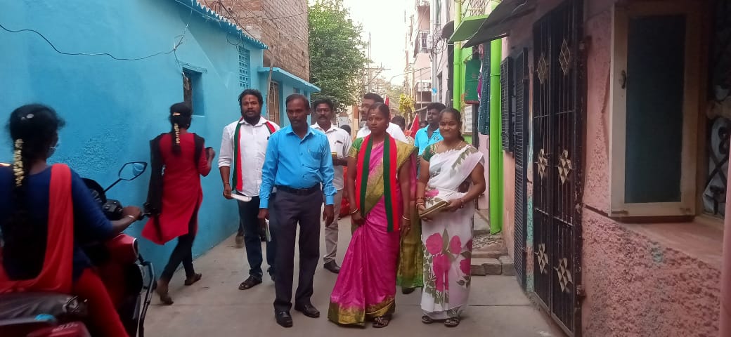 GunaPtk's tweet photo. புதிய தமிழகம் கட்சியின் தேசிய தலைவர்,  டாக்டர் அய்யா அவர்களின் ஆசியுடனும்,
இளம் புரட்சியாளர் டாக்டர் ஷ்யாம் அவர்களின் ஆதரவுடனும்
திருச்சி மாநகராட்சி 11 வது வார்டு உறுப்பினர் பதவிக்���ு போட்டியிடுகின்ற  திருமதி இளவரசி B.LIT அவர்களுக்கு தென்னைமரம் சின்னத்திற்கு வாக்கு சேகரித்தப்போது https://t.co/beBg9pefBS