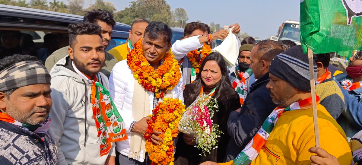 kkc_india's tweet photo. कांग्रेस के राष्ट्रीय प्रवक्ता और KKC के राष्ट्रीय अध्यक्ष, माननीय @Dr_Uditraj जी के उत्तराखण्ड चुनावी दौरे के दौरान रूद्रपुर पहुँचने पर उतराखंड KKC के प्रदेश अध्यक्ष श्री सी पी शर्मा जी और अन्य केकेसी नेताओं द्वारा भव्य स्वागत किया गया। @INCUttarakhand @harishrawatcmuk https://t.co/VCwdfxo8Ay