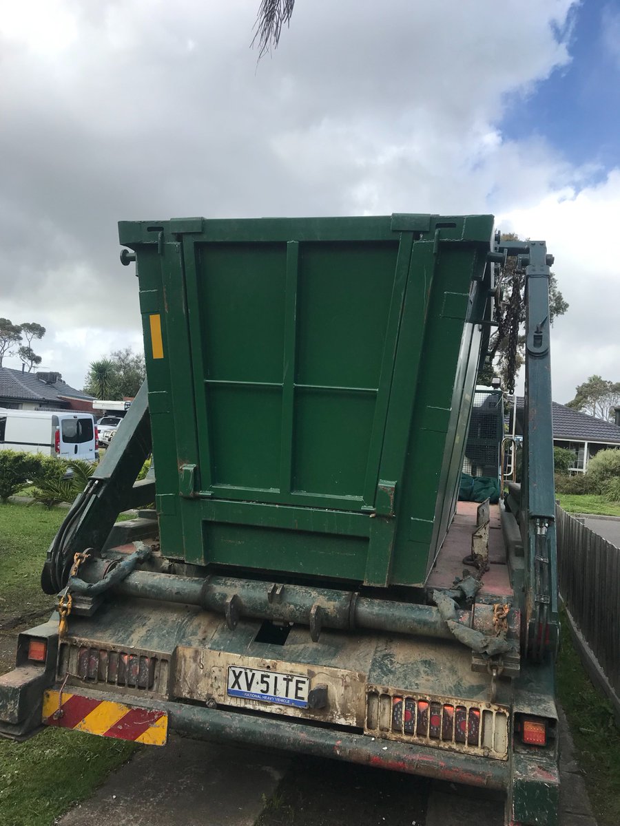 skip_bin_hire's tweet photo. At Hippo Bins, we are all about making the process of disposing of your rubbish as easy and smooth as possible.
https://t.co/Gh2fxp2Cwi
#skipbin #skiphire #skipbinhire #skips #skipbins #southeastmelbourne #bookbin #binhire #councilpermits https://t.co/R2LdlbrjsJ