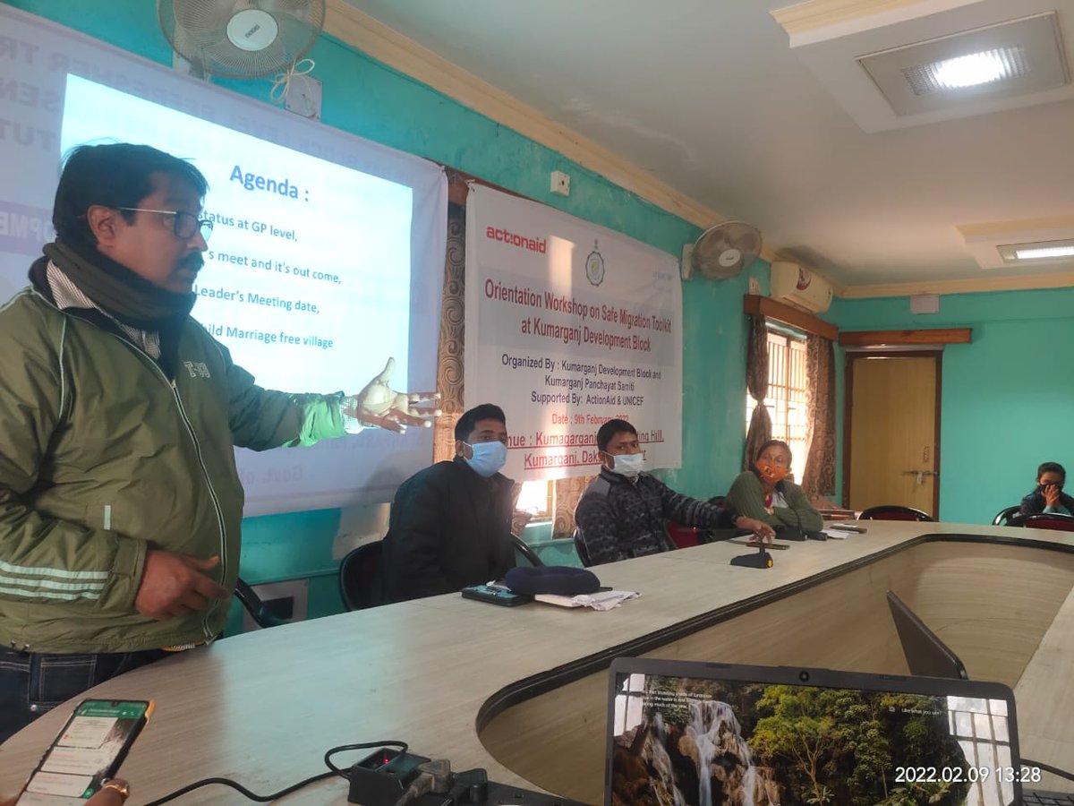 ActionAidIndia's tweet photo. To sensitize people on issues related to child protection, a selfie stand was inaugurated in Kumarganj block of Dakshin Dinajpur, WB, by BDO Mr Chehhwang Tamang. We're pleased to support this initiative. #ActForChildren
Subsequently, there was a workshop held on safe migration. https://t.co/3YdvVHicGS