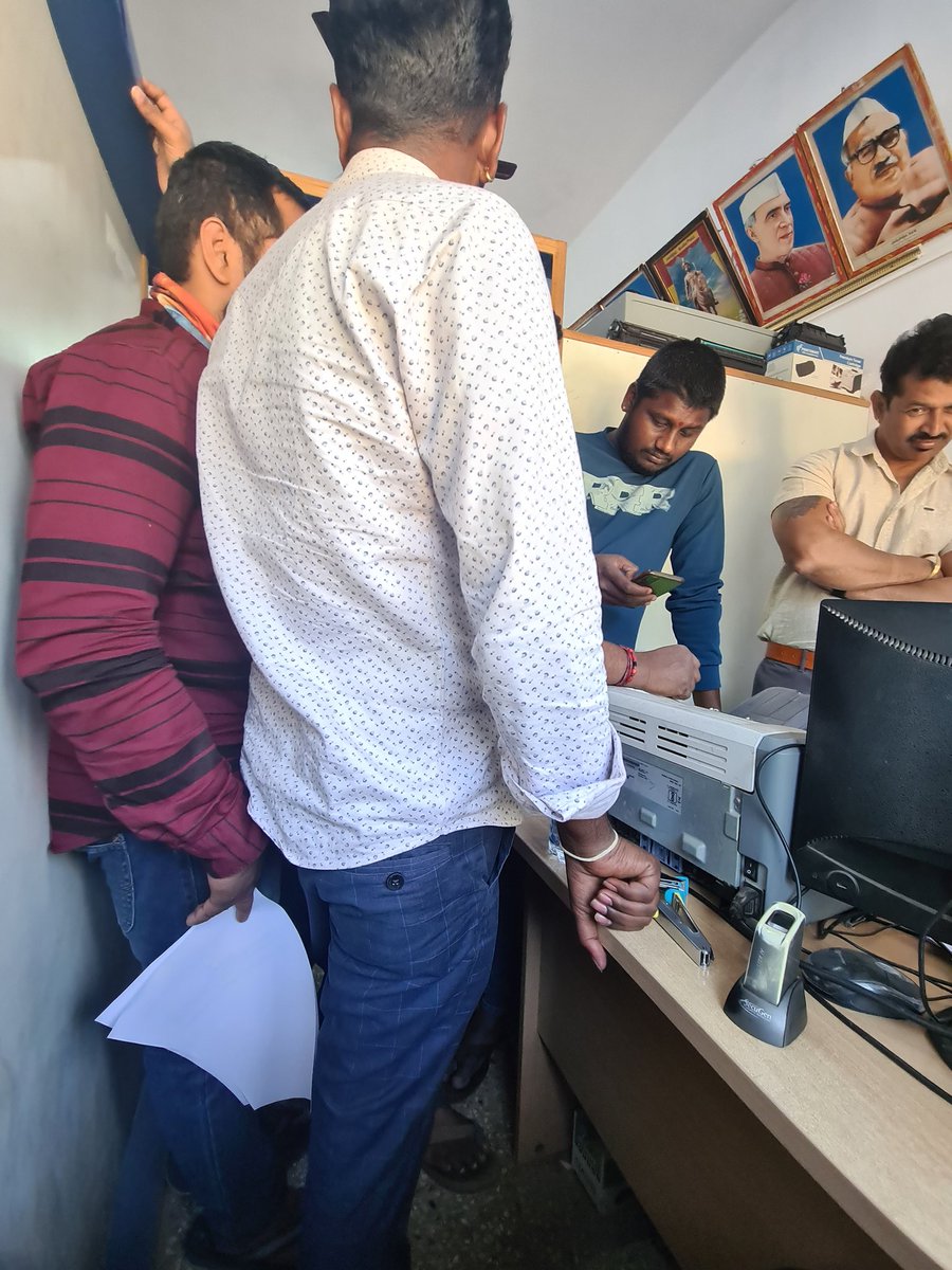 arushnagpal's tweet photo. @BSBommai @RAshokaBJP 

The conditions the system the people the code of conduct all very poor.

No social distancing 
No protocol 
No priority 
No system/ regulations 
The plight of sub registrar offices are extremely poor.
The system is handicapped despite the digital records https://t.co/JQIcUZYwJW