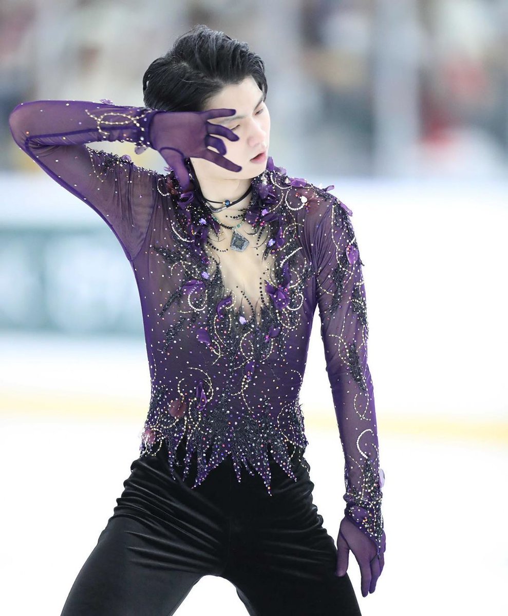 heeichou_'s tweet photo. Poquísimo se habla de los trajes de Yuzuru Hanyu, cada tela, cada diseño, cada estilo representa la belleza de su patinaje. Aprende Nathan Chen, usar malla no te hace gay, simio prehistórico https://t.co/nKRsBmuXm9