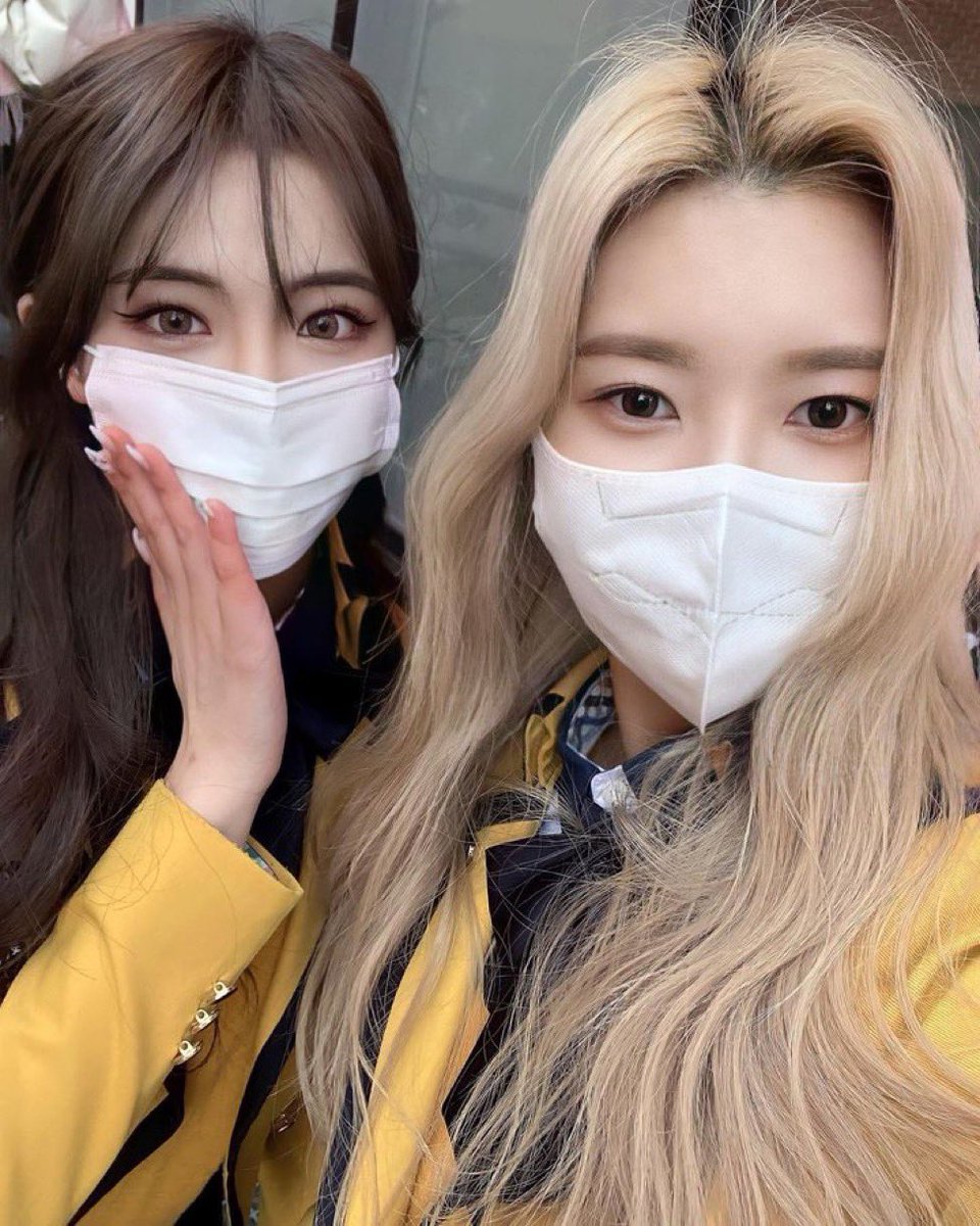 03kyeons's tweet photo. dayeon graduation pictures: a thread ♡ https://t.co/IXnIsVMbgu