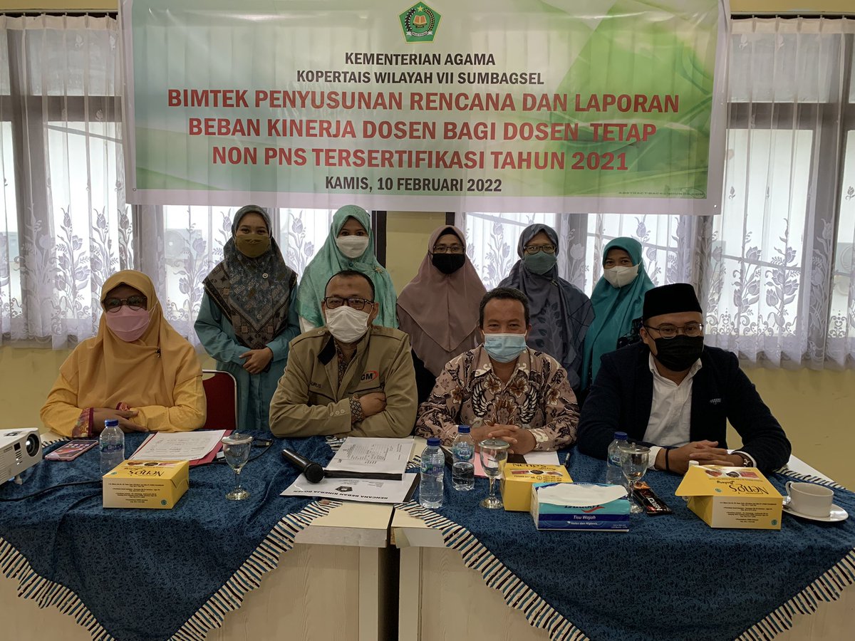fptkisVII's tweet photo. FPTKIS Wil VII Sumbagsel Kemenag menyelenggarakan kegiatan Bimtek Penyusunan RKD &amp; BKD bagi Dosen tetap Non PNS Tersertifikasi Thn 2021 yang diikuti 20 orang peserta di Aula Gd. Kopertais Wil VII (10/02/22) @stebis_igm @uinrafahplg @diktiskemenag https://t.co/4TAKJnomy1