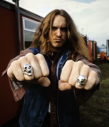 One of the outstanding bassist player in the game. Happy Birthday Cliff Burton 