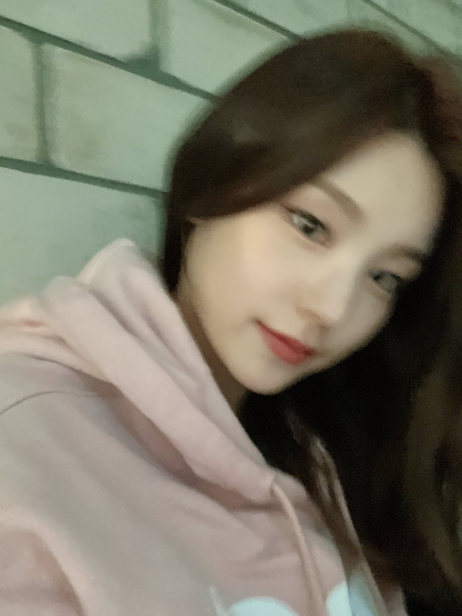 yjbubble's tweet photo. [220210] 3:45PM KST https://t.co/YaLBBrhvGk
