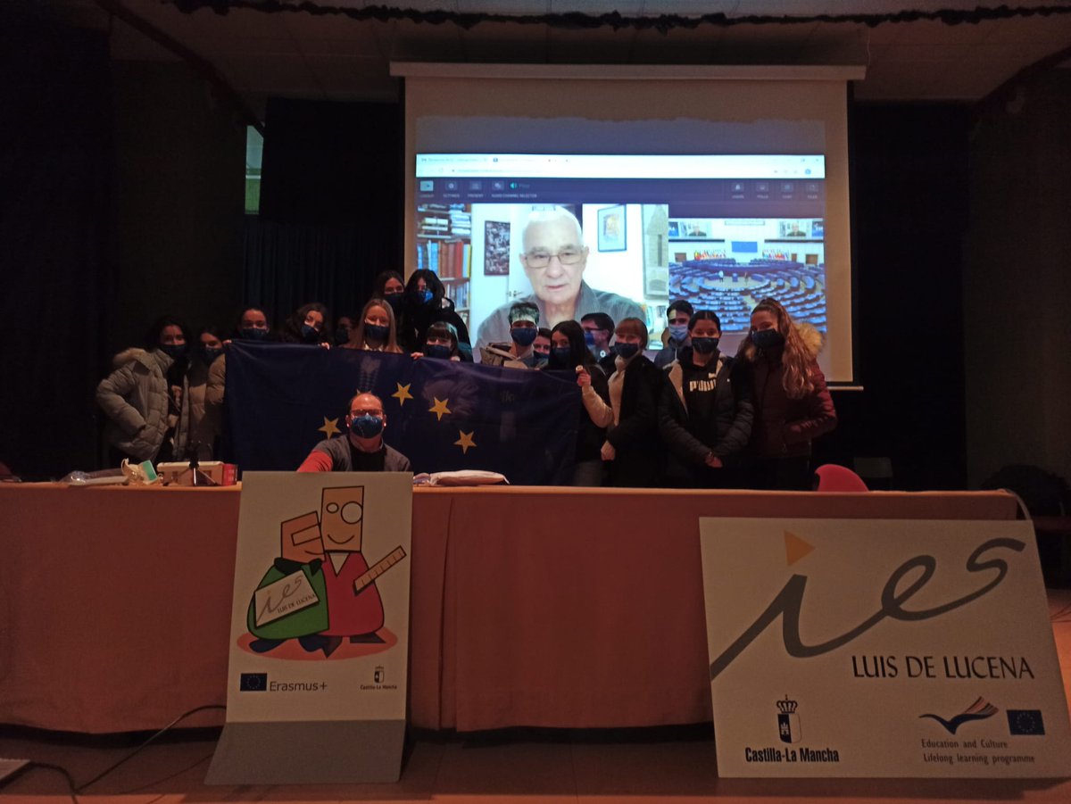 IESLuisDeLucena's tweet photo. Ayer celebramos una sesión de #Euroscola en el parlamento de Estrasburgo. Hemos podido escuchar a la Presidenta del #ParlamentoEuropeo y preguntar a una eurodiputada y al premio Nobel de la Paz #DaveLowe
@europedirectCLM @Europarl_ES #EscuelaEmbajadora https://t.co/bloQ3pllmH