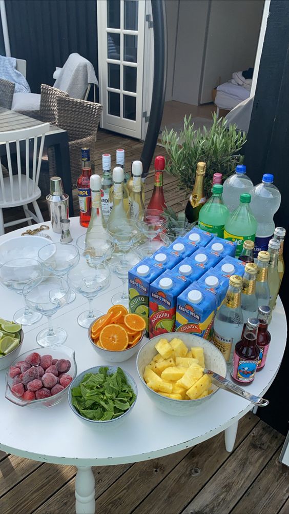 mossturbating's tweet photo. Can't wait to be with friends and a glass in my hand https://t.co/95732eDZhb