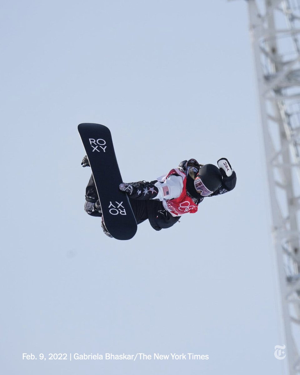 nytimes's tweet photo. Breaking News: She did it again. Chloe Kim 🇺🇸 just won another Olympic gold medal. 

With a stunning run, she took gold in the #Beijing2022 halfpipe and cemented her snowboarding legacy. https://t.co/tJOBQD4zQZ https://t.co/9cCA27dJfp