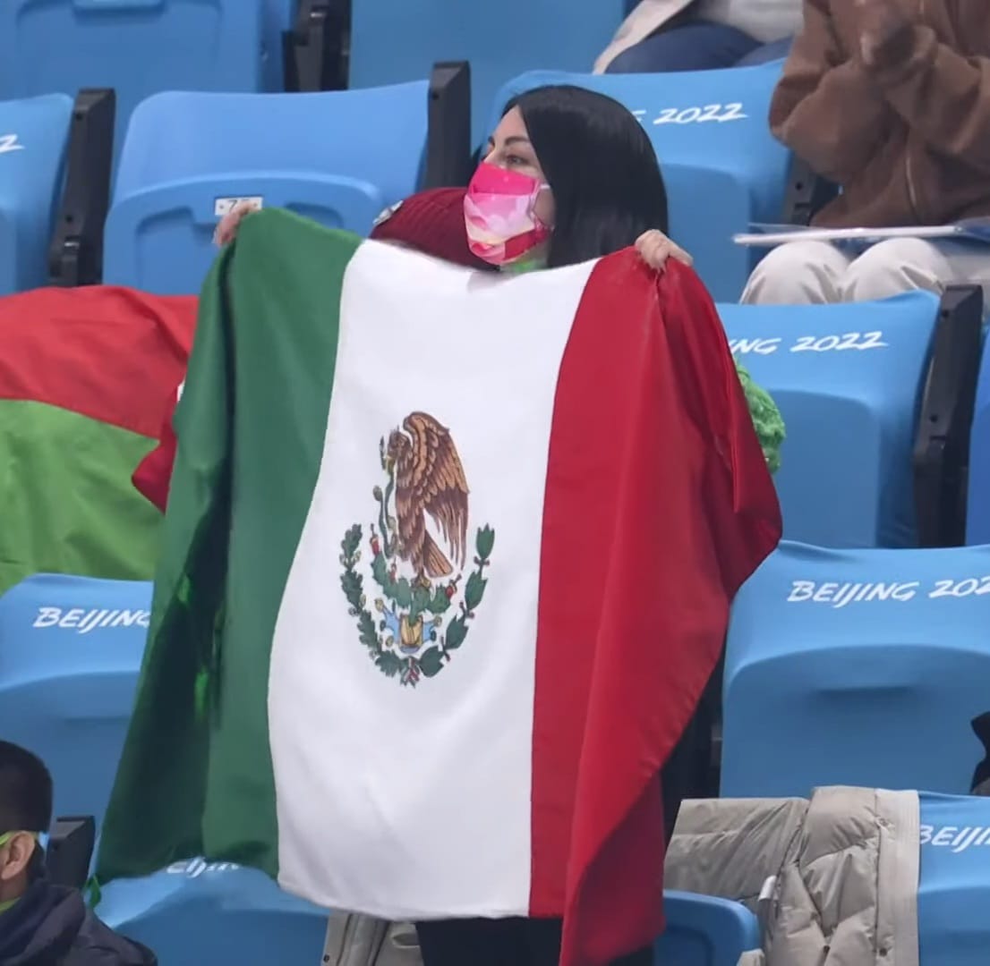 AgsSport's tweet photo. Con una excelente rutina Donovan Carrillo 🇲🇽⛸️ se despide de los Juegos Olímpicos Invernales de Beijing 2022 con 218.13 puntos para estar entre los mejores 20 del mundo
Histórica  participación del jalisciense quien pone en alto a México 
Fotos: Screenshot transmisión Marca Claro https://t.co/tf9pO1OaF2