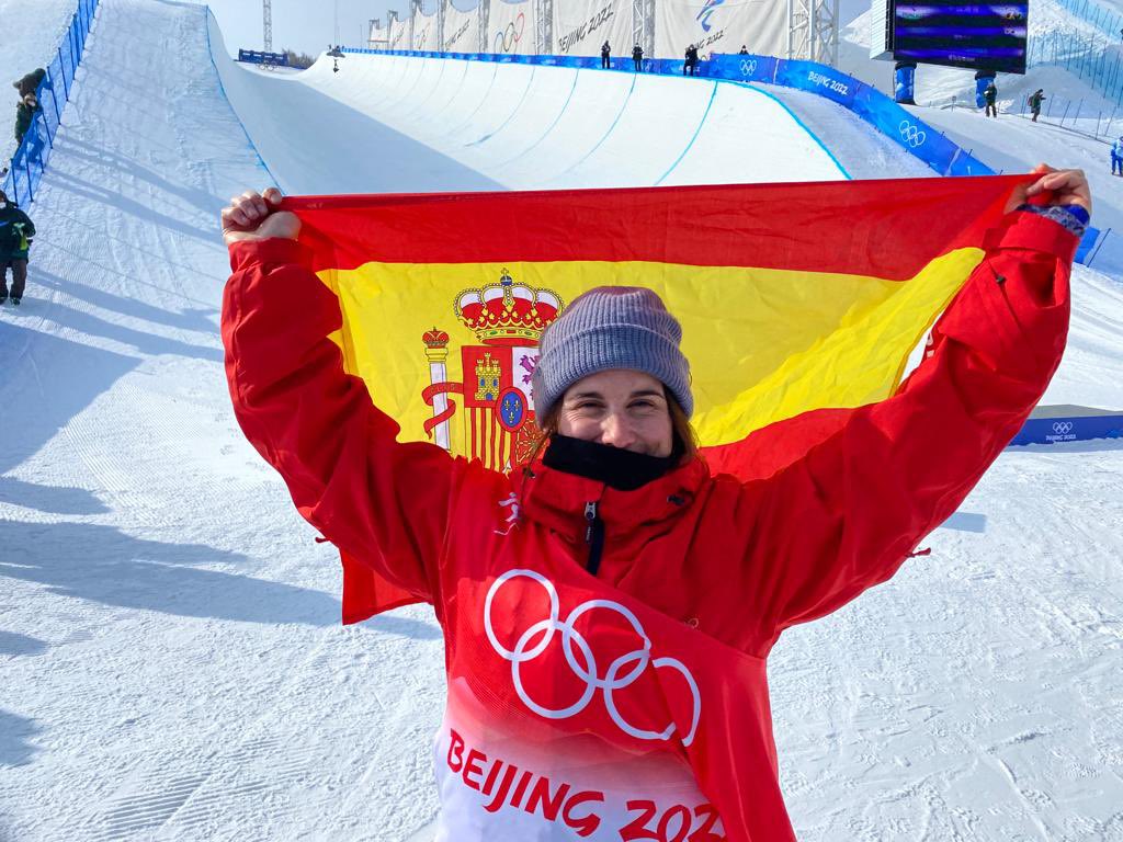 🥈🥈💥¡<a href="/q_castellet/">Queralt Castellet</a> ha conseguido la 1ª plata Olímpica en el deporte de invierno español!

🏂¡¡Cumpliendo sueños <a href="/q_castellet/">Queralt Castellet</a> !!

👏🏼¡#Spainsnow #ElCorazóndeEspaña #MujeryNieve #MujeryDeporte!