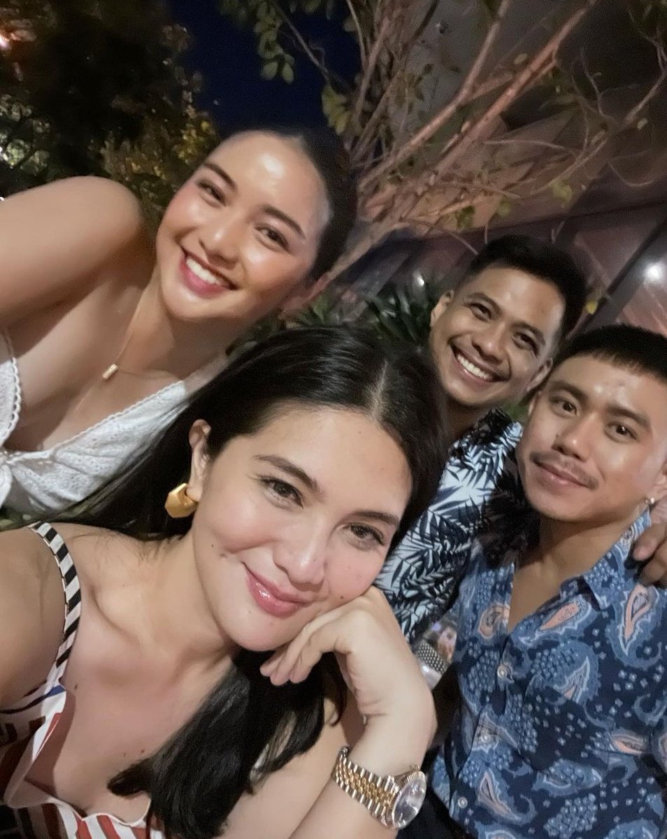 charliedreamers's tweet photo. [02102022]

Madam ate (@charliedizon_ ) spotted on Ms. Dimples IG post. 💗 

📸: dimplesromana | IG

#CharlieDizon | @charliedizon_ 
#DimplesRomana @DimplesRomana https://t.co/CrfJhVkJ6G