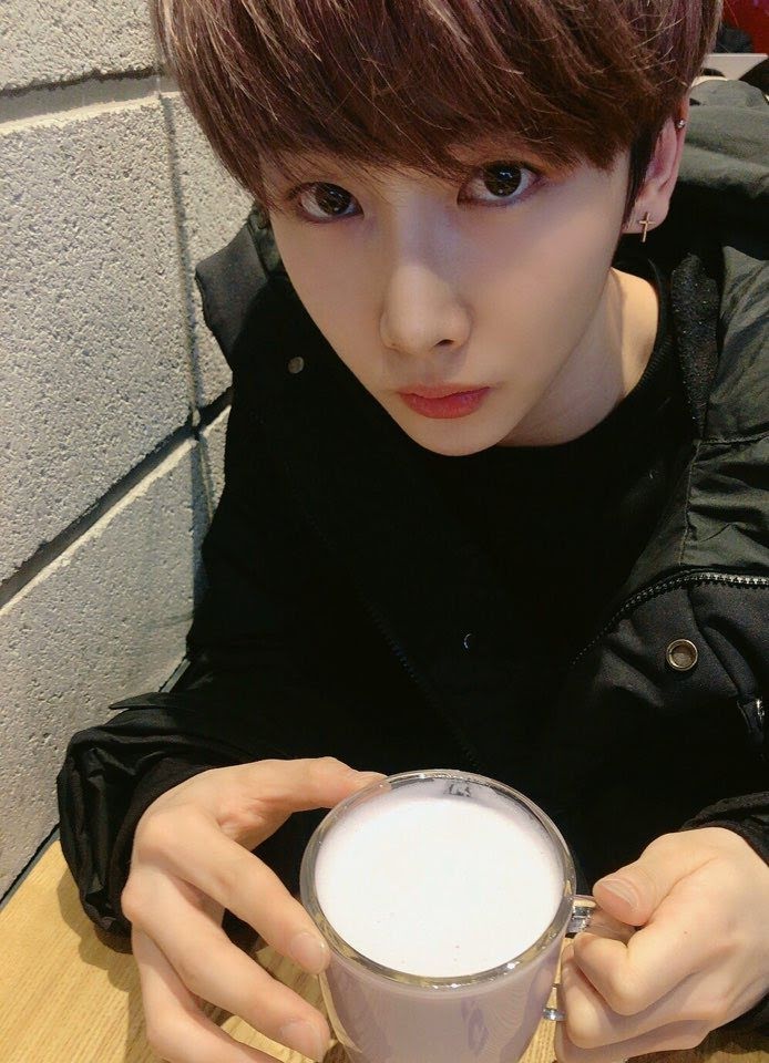 archivebhy's tweet photo. this genre of hoyoung pics https://t.co/Gye9uKsXcS