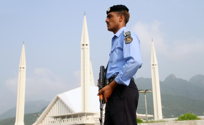 Shameel_khokhar's tweet photo. Well Done Islamabad's #Police
اسلام آباد: وفاقی دارالحکومت اسلام آباد میں پولیس نے اغوا ہونے والی بچی کو چند گھنٹوں میں بازیاب کرا لیا البتہ ملزمان کی تلاش جاری ہے۔
https://t.co/Y9aiMo91Ej
#WellDoneISBPolice #WDISBP #WellDoneIslamabadPolice
@dcislamabad @hamzashafqaat @ICT_Police https://t.co/FPJFsgH0NR
