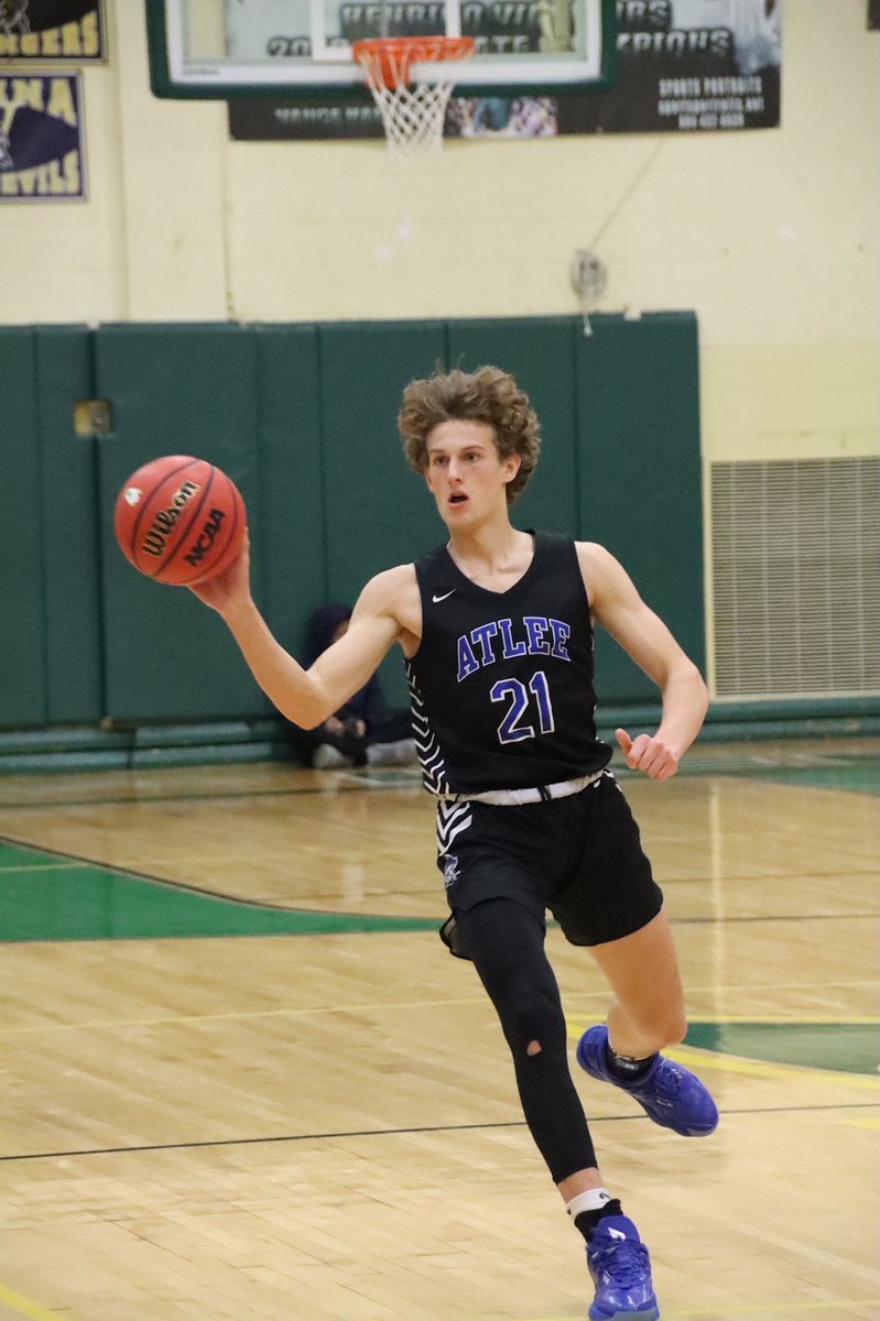 AtleeHoops's tweet photo. A controversial ending sends Atlee home with a one point loss to Henrico, 45-46. Rival Axselle led all scorers with 16 and Kennan Martin added 11. #add3 #raidersrising #atleeraiders #atleehoops #weareatlee https://t.co/UCK0DYKpPo