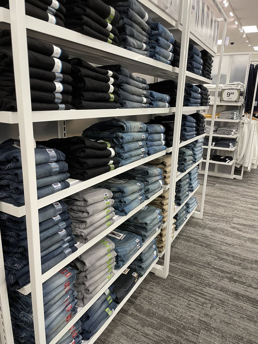 Èlee Devine tweet media