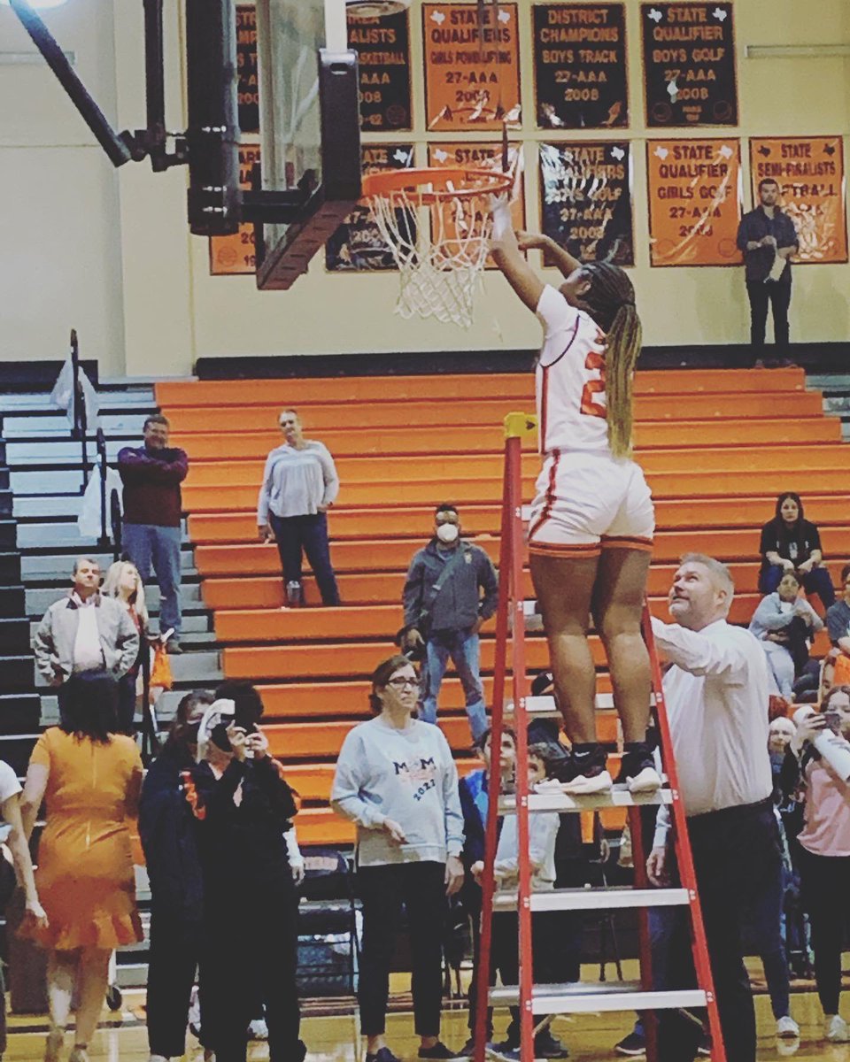 SAInfinity1's tweet photo. Got to see @Aaubbree play her last home game. District title in hand the playoffs are next. Very proud of Aubree. Always a hard worker and dedication to finish what she starts. Big things in her future!
#proudcoach #morethananathlete #sainfinitetraining #sainfinitybasketball https://t.co/3Oj5tXe7JT