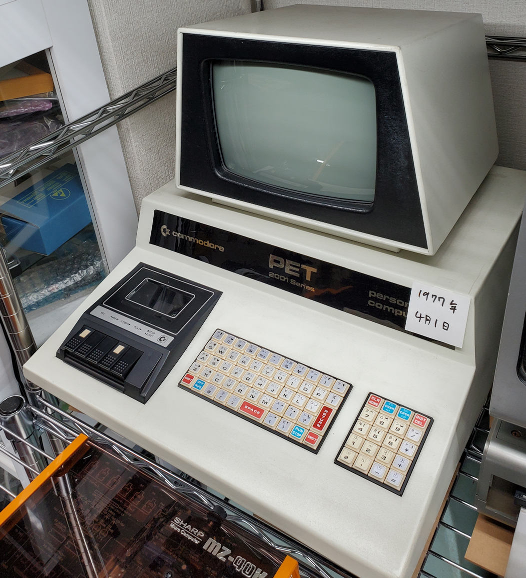 yyhayami's tweet photo. #MINIPET #レトロPC
PET-2001互換機キット Mini PET 40/80が完成しました。
9pin RGB出力をデジタル8Pinに変換して表示しています。
電源スイッチがタクトスイッチによるソフトウェア制御になっている等、完成度が高いレトロPCキットです。
比較のためにマイコン博物館のPET-2001写真を置きました。 https://t.co/lOPxdz8YfI