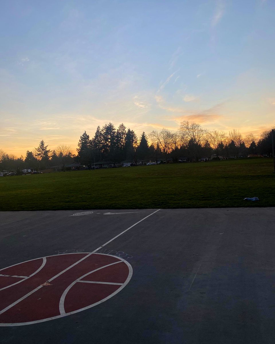 EmbraceDownSyn's tweet photo. Nothing beats sunsets and basketball at the park after school! 🌅🏀🎠 #Downsyndrome #EmbracetheSyndrome #sunsets #basketball #downsyndromemodel https://t.co/Hbw3seTD7B