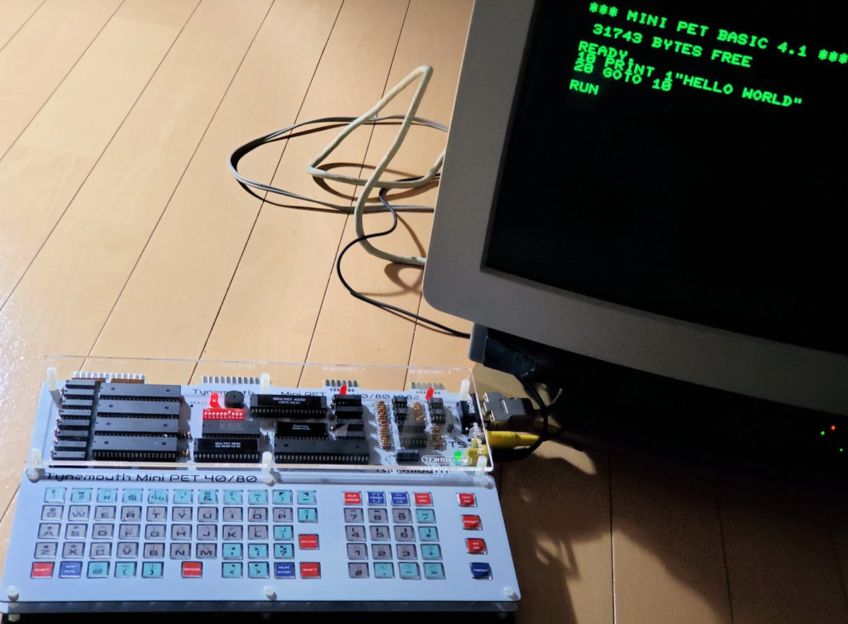 yyhayami's tweet photo. #MINIPET #レトロPC
PET-2001互換機キット Mini PET 40/80が完成しました。
9pin RGB出力をデジタル8Pinに変換して表示しています。
電源スイッチがタクトスイッチによるソフトウェア制御になっている等、完成度が高いレトロPCキットです。
比較のためにマイコン博物館のPET-2001写真を置きました。 https://t.co/lOPxdz8YfI