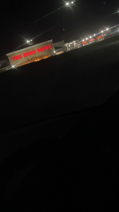 I had to pull in Home Depot for a sec 😂 https://t.co/vo3QQ84GAq