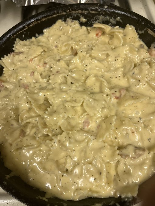 Chris - #pasta bacon garlic parmesan heavy cheese and bow tie #AlwaysGood https://t.co/7FdG0RLHVt