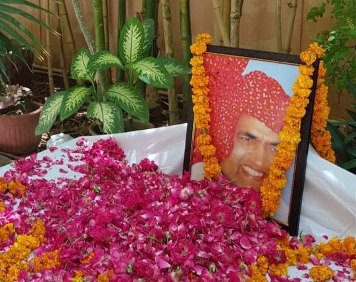 listenmonu's tweet photo. स्व. श्री राजेश पायलट जी की जयंती पर उन्हें हृदय से नमन करता हूँ।
इस मिट्टी से उनका जुड़ाव एवं समाज के हर वर्ग की उन्नति के लिए उनका समर्पण व कार्यशैली मेरे लिये एक आदर्श है। उनके विचार मुझे सदैव कर्त्तव्य पथ पर चलने के लिए प्रेरित करते रहेंगे। 
@SachinPilot https://t.co/uQkyW2NaP1
