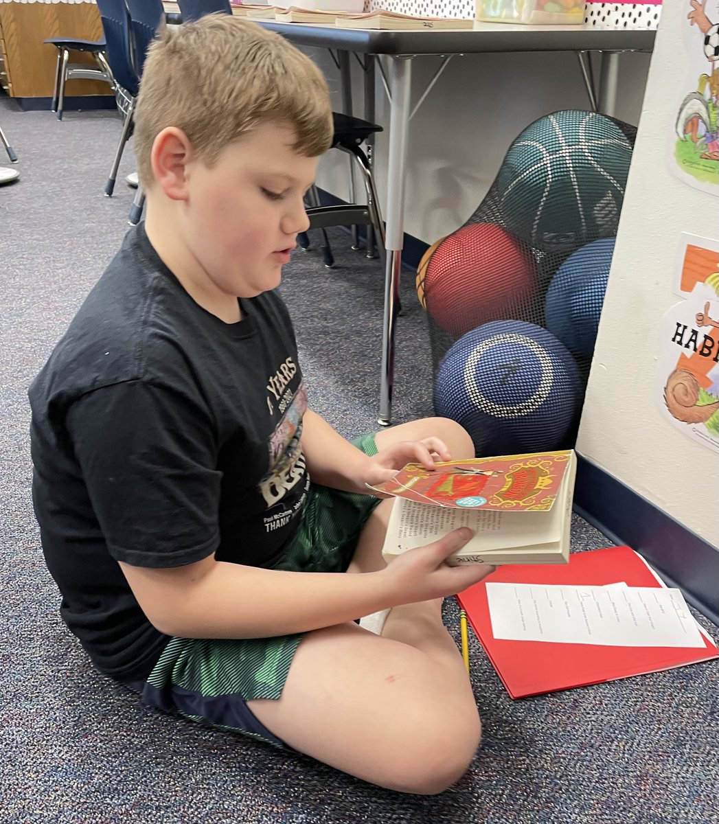 mrsloristine's tweet photo. Browsing the room and choosing your own book club book is always an exciting day! So many great choices! @GlenOaksES #TheGlenOaksWay #MyMISD #MyMISDreads https://t.co/NGMwqrnB4J