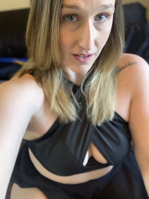 ReTWEET if you like milfs!!! 😜 https://t.co/13Z2BpYBLN