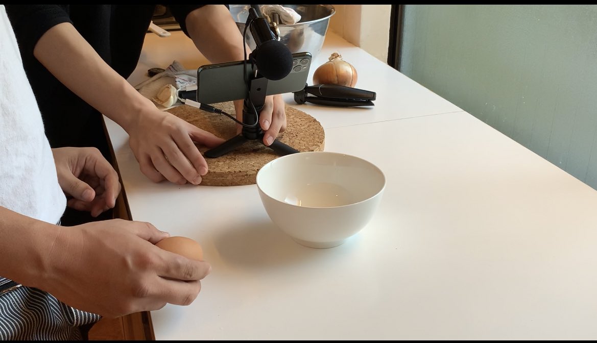 SignalEVE's tweet photo. 料理動画や作業動画のASMRで大活躍のマイク「Qmic」をご���介します！
イヤホンジャックにさせば設定無しですぐ利用できます！😉

▼詳しくは下記URLで
【役立つコンテンツも！】
https://t.co/crLIrrEYkR

#動画編集 #スマホ撮影 #スマホで動画撮影 #vlogger #YouTube #動画編集者と繋がりたい #ASMR https://t.co/ShrIUY8Ngn