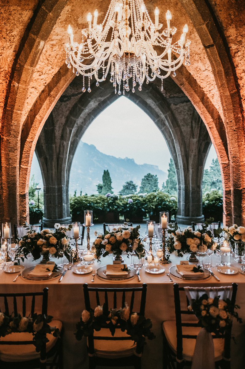 destinationido's tweet image. 🤔 Would you say “I do” here? 

destinationido.com/amalfi-coast-d…

📸: @quattrost 
Planner: @intertwinedevents 
Venue: @villacimbrone
Florist: @malafrontefiori 

#italywedding #destinationweddingitaly #destinationweddings #amalficoast #weddingreceptiondecor