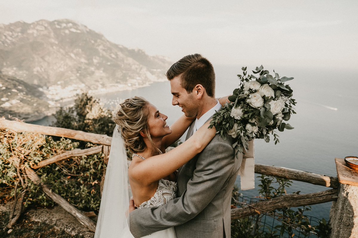destinationido's tweet image. 🤔 Would you say “I do” here? 

destinationido.com/amalfi-coast-d…

📸: @quattrost 
Planner: @intertwinedevents 
Venue: @villacimbrone
Florist: @malafrontefiori 

#italywedding #destinationweddingitaly #destinationweddings #amalficoast #weddingreceptiondecor