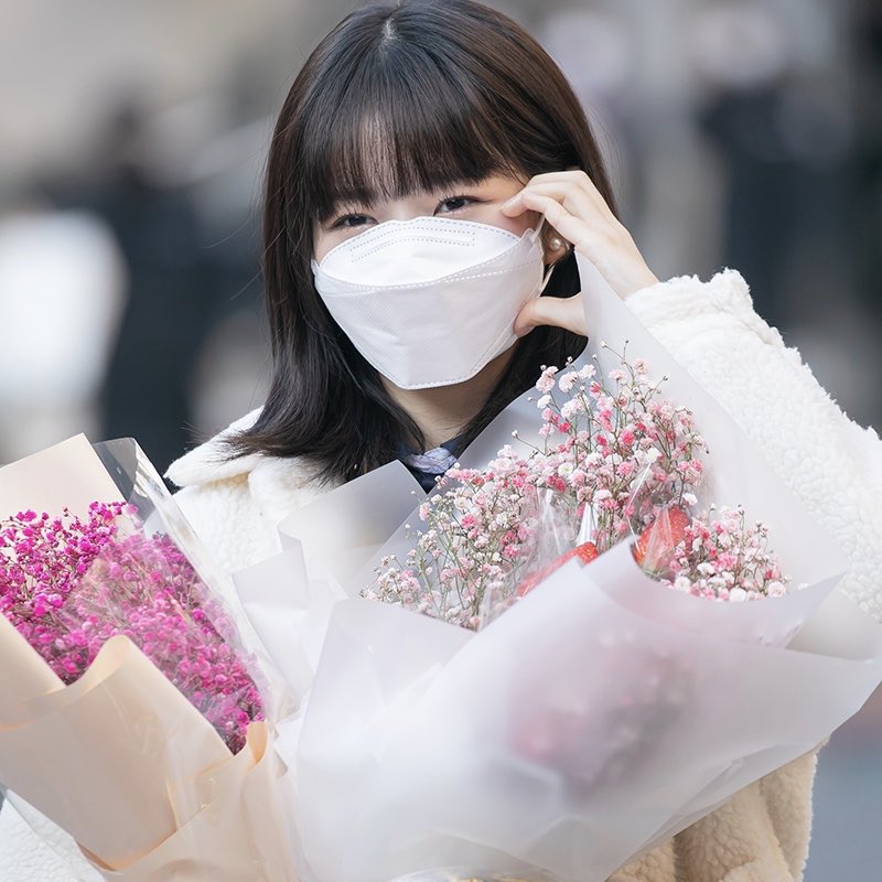 jinjjajinjoo's tweet photo. happy graduation day my girls dayeon and rei <33 

#HappyGraduationRei 
#HappyGraduationDAYeon https://t.co/lltVrqh8ao