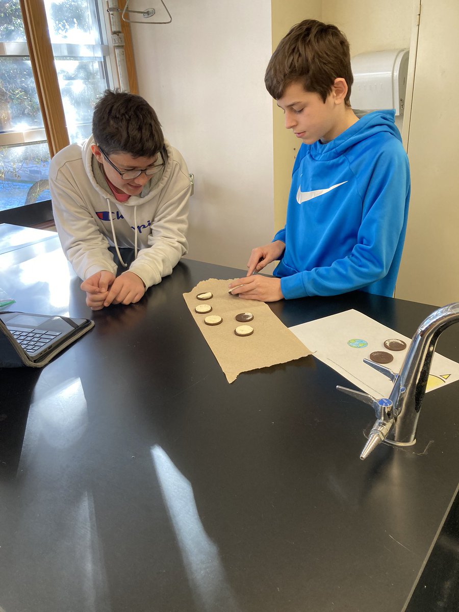 Exploring the moon phases with Oreos! So fun! #rnjhnextlevel #risdpoweroflove