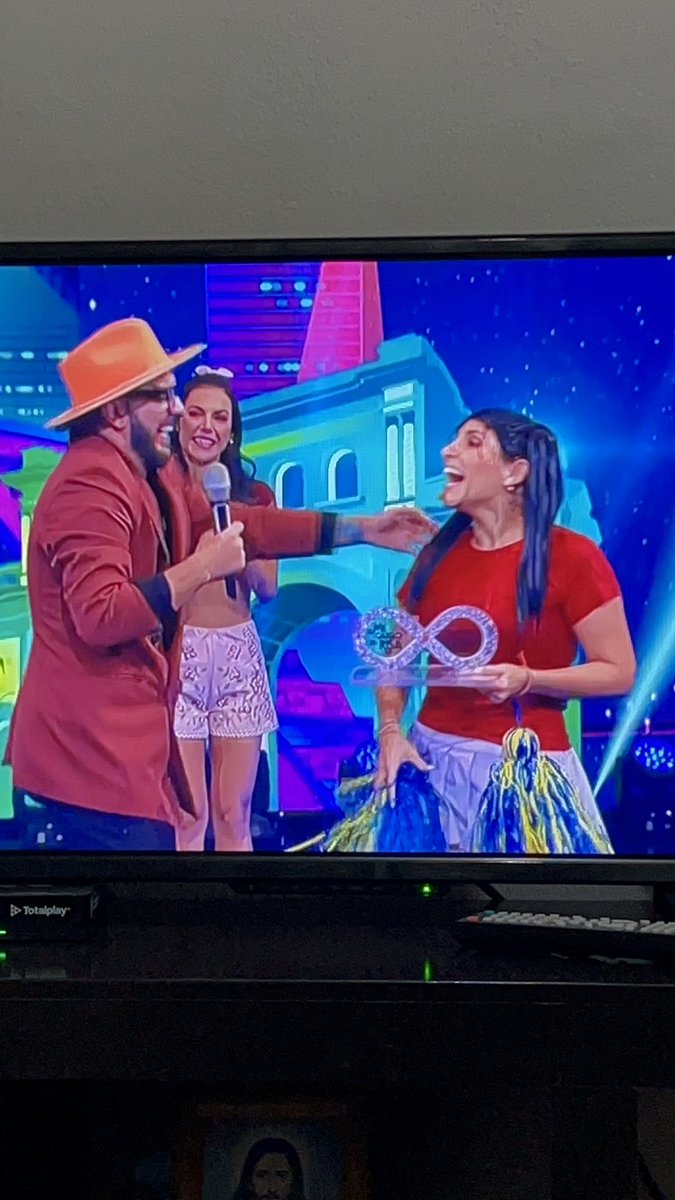 Leeonardo_Mtz's tweet photo. La mejor invitada sin dudaaa @jimenalongoria #MeLateCuando #JimenaEnMCDR
Ella deberia de quedarse para siempre en ma familia diafuncionalβ€οΈβ€οΈ@faisirrito @MCDRLaGala ππ https://t.co/nnorvRx8KN