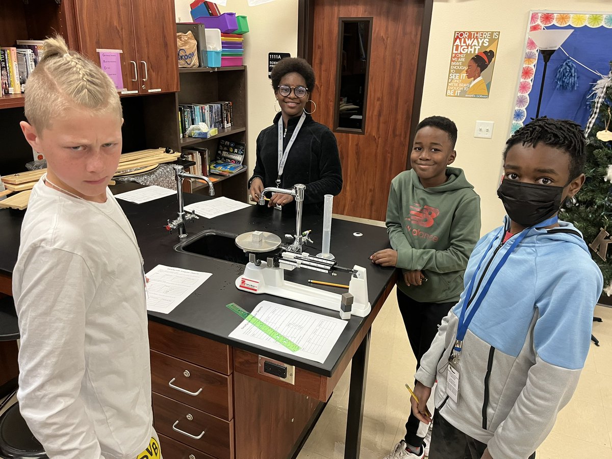 MrsKelliKelsey's tweet image. I love this crew and lab days. I got them good today with a discussion on how a cruise ship stays afloat related to density. #mindsblown #lotsofquestions #wheelsturning #mrskclass