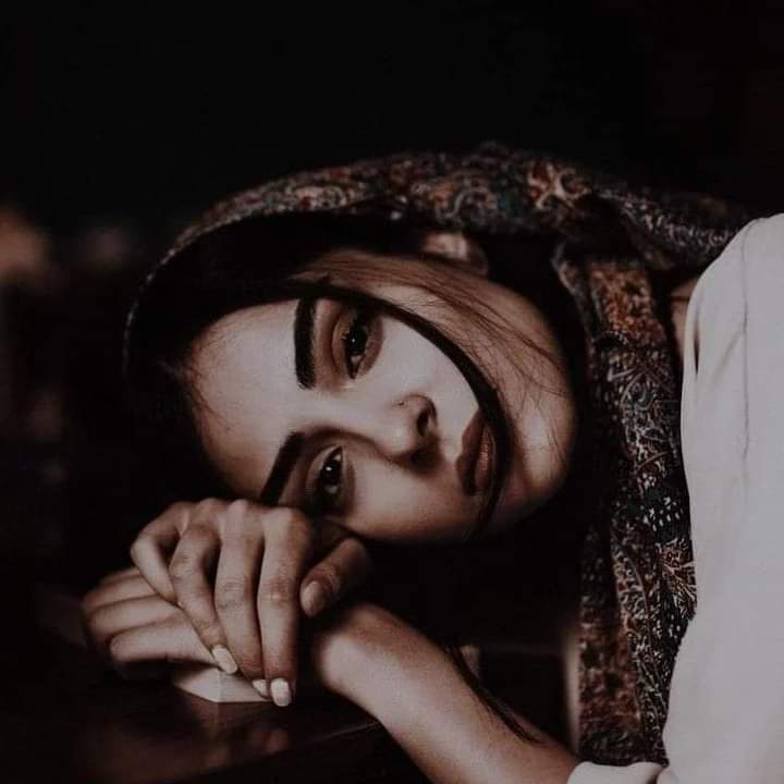 AsimGondel's tweet photo. خبرِ  تحیرِ عشق سن، نہ جنوں رہا، نہ پری رہی
نہ تو تُو رہا، نہ تو میں رہا، جو رہی سو بے خبری رہی

شۂ بے خودی نے عطا کیا، مجھے اب لباسِ برہنگی
نہ خرد کی بخیہ گری رہی، نہ جنوں کی پردہ دری رہی

چلی سمتِ غیب سے اک ہوا کہ چمن ظہور کا جل گیا
مگر ایک شاخِ نہالِ غم جسے دل کہیں سو ہری رہی https://t.co/aj8rVxRccs