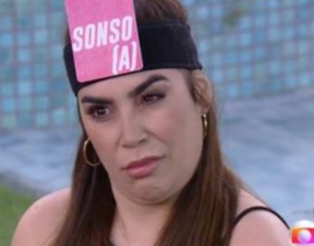 AutoraFlor's tweet image. Saiu o resultado do Enem e eu tô me fazendo de sonsa pra minha família, fingindo que não sei de nada.