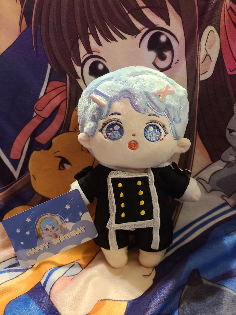 I'm sorta back, but look. Doesn't someone seem familiar?