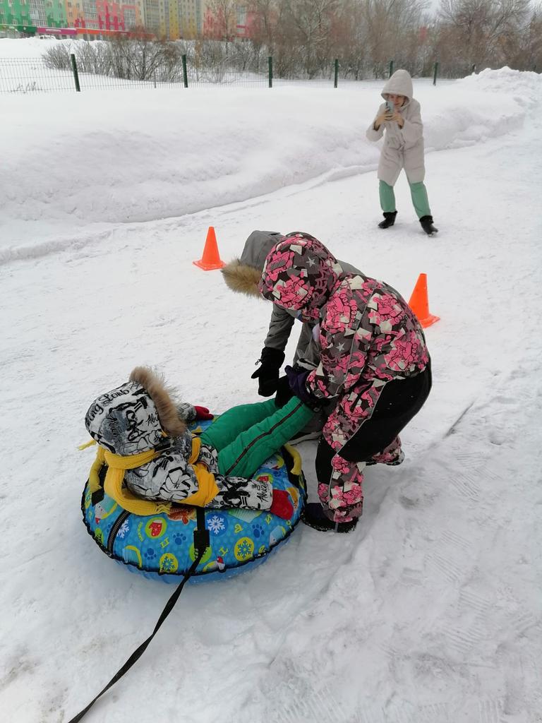 Вся Россия рада!
У нас Олимпиада!
Праздник спорта Мировой
Ожидает нас зимой.

В дни проведения зимних Олимпийских игр, дошкольники детского сада "Янтарик" не могли остаться в стороне и провели свою малую Олимпиаду".