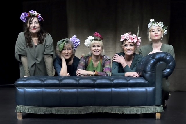 teatromercado's tweet photo. Doña Rosita la Soltera cuenta la historia de una de tantas mujeres abocadas a la espera… Esa espera desesperante y amarga que acaba en la soledad más profunda.
Consigue tus entradas para las funciones del 24 al 27 de febrero en https://t.co/3Q33mDS69q
@Zaragoza_es https://t.co/EBHy9bDsrI