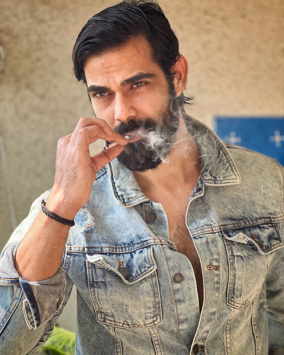 RaviAwana19's tweet photo. Smoking is injurious,🚬 used for this shot only 🙏
#picoftheday #gratitude 🙏 https://t.co/Xj2Oh8o3Cm