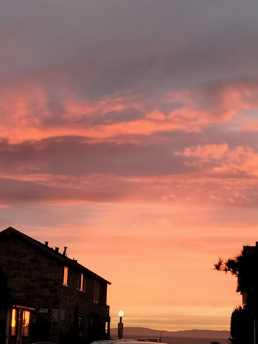 m_j_maynard's tweet photo. Newport Sunset https://t.co/3AtyzFQGsU