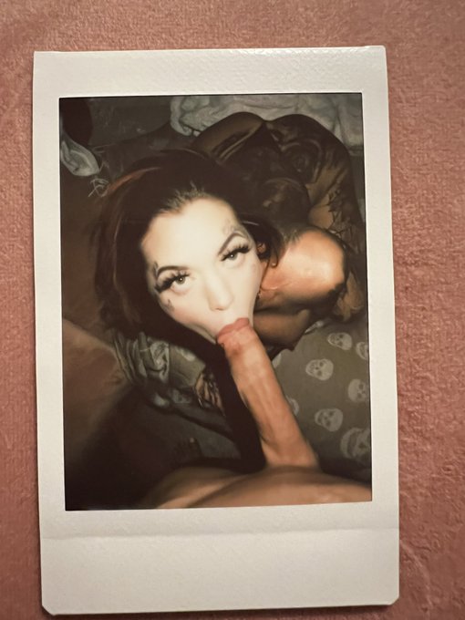 I&rsquo;m gonna be selling Polaroids! 📸 https://t.co/aac5fGgIZN