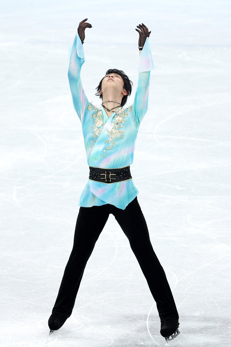 Beijing2022's tweet photo. ✨ #YuzuruHanyu #羽生結弦 kept challenging himself and pushing the limit. 
💪 We are so touched and inspired by his devotion and commitment. 
He is a true Ice Prince!👑⛸️
#Beijing2022 #Olympics #BingDwenDwen
#TogetherForASharedFuture 
 
📸GettyImages https://t.co/YELAUwa5i3