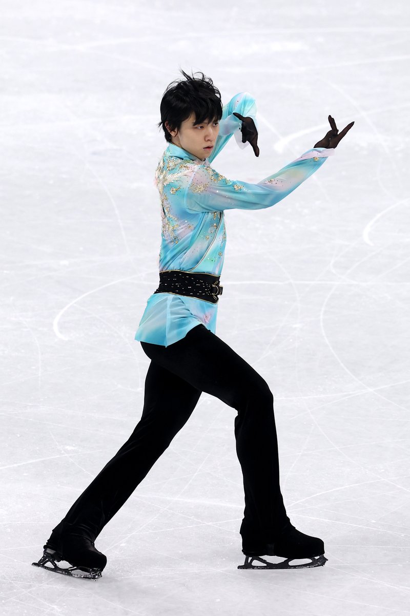 Beijing2022's tweet photo. ✨ #YuzuruHanyu #羽生結弦 kept challenging himself and pushing the limit. 
💪 We are so touched and inspired by his devotion and commitment. 
He is a true Ice Prince!👑⛸️
#Beijing2022 #Olympics #BingDwenDwen
#TogetherForASharedFuture 
 
📸GettyImages https://t.co/YELAUwa5i3