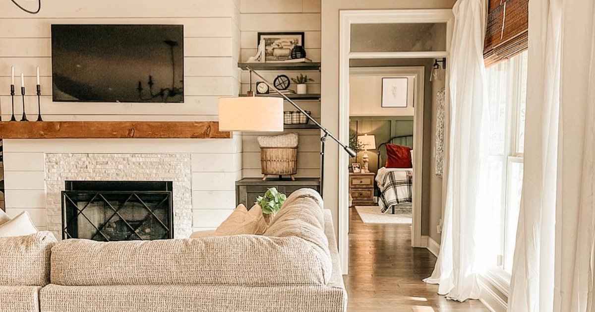 BlindsChalet's tweet photo. Are ya'll getting ready for Valentine's Day? // 📷 by @thedeverhomestead // Get the look with Cordless Contemporary Woven Wood Shades in Teak: https://t.co/NTAgAjKKnx #windowshades #wovenshades #bambooshades #homedecor #windowstyling #lrdecor #livingdecor #homestyle #decordiy https://t.co/gpiSCrJnNh